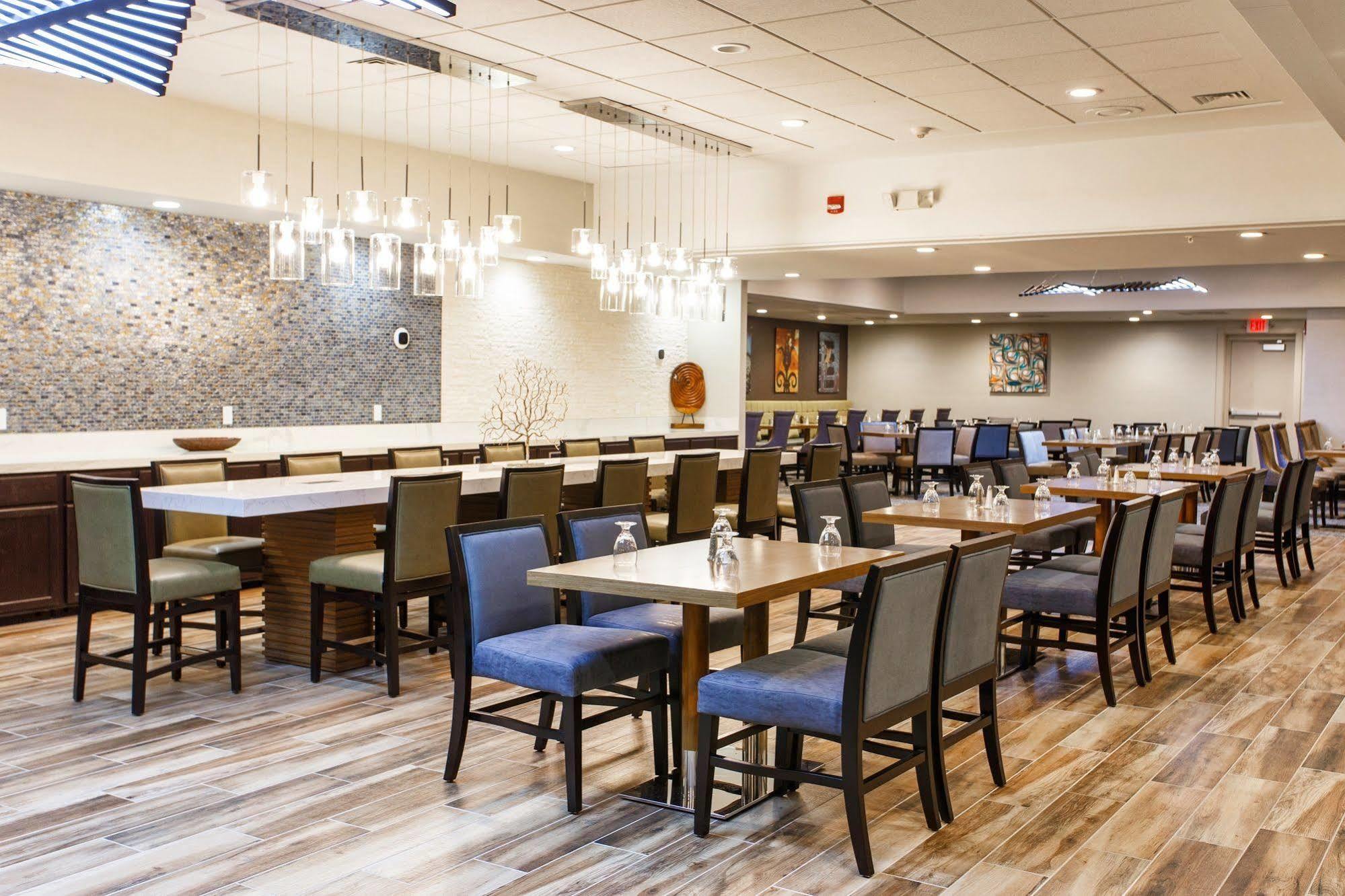 Doubletree By Hilton Neenah Exterior foto